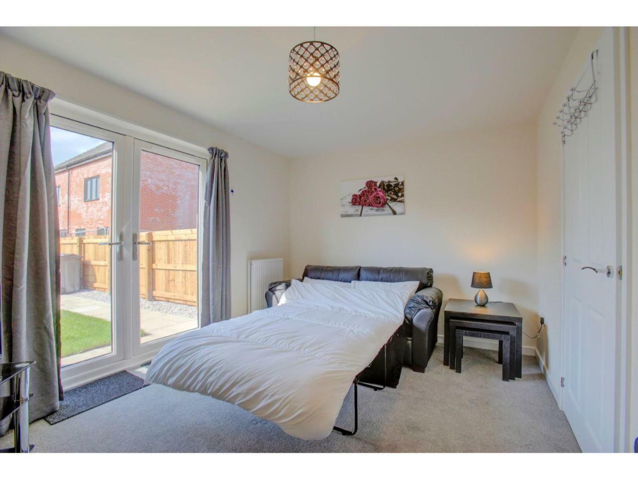 Newly Built, Splendid House For 5 In Manchester! Екстериор снимка