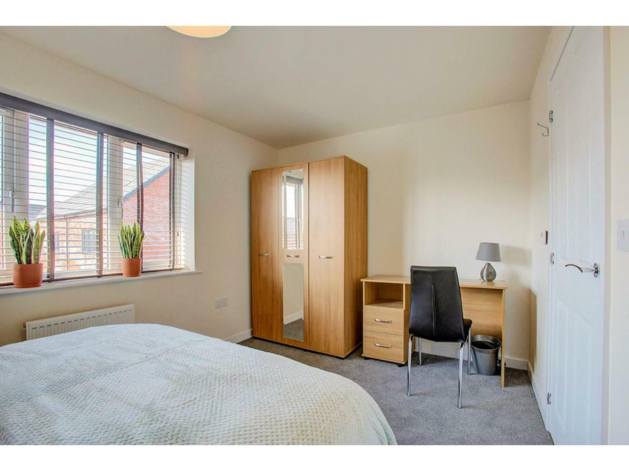Newly Built, Splendid House For 5 In Manchester! Екстериор снимка